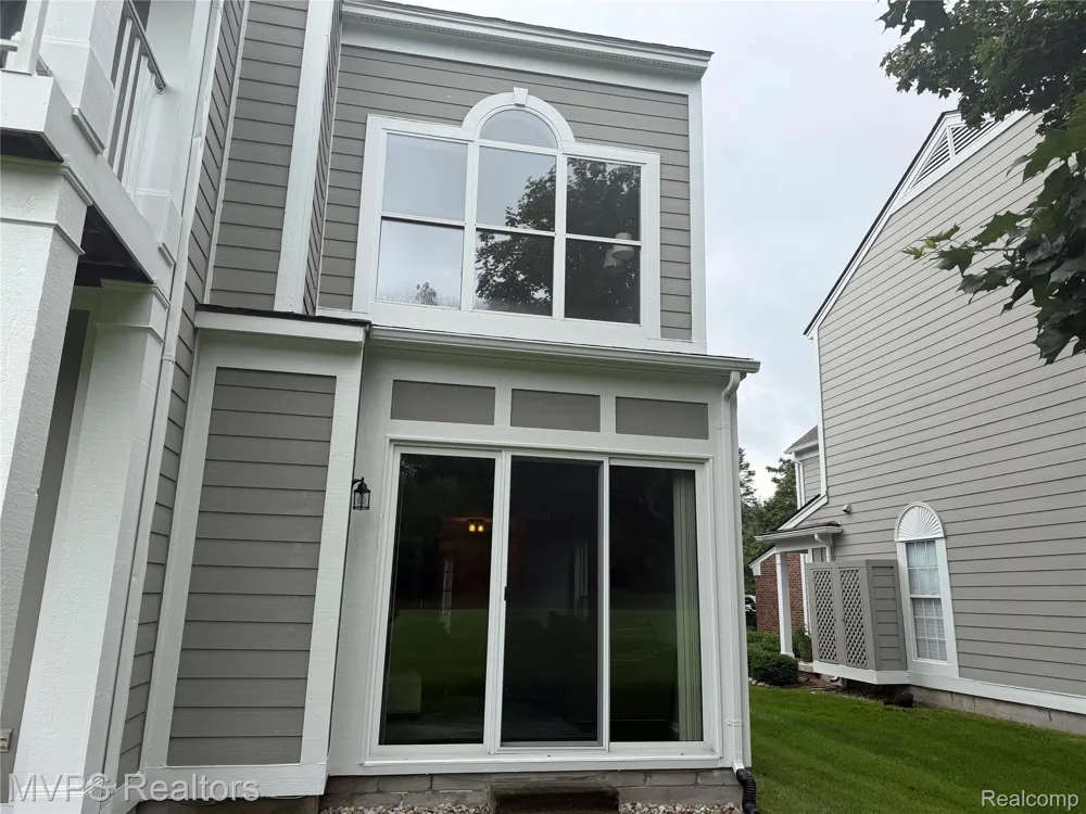 1945 Eagle Pointe #72 Bloomfield Charter Township, MI 48304