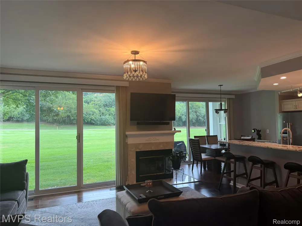 1945 Eagle Pointe #72 Bloomfield Charter Township, MI 48304