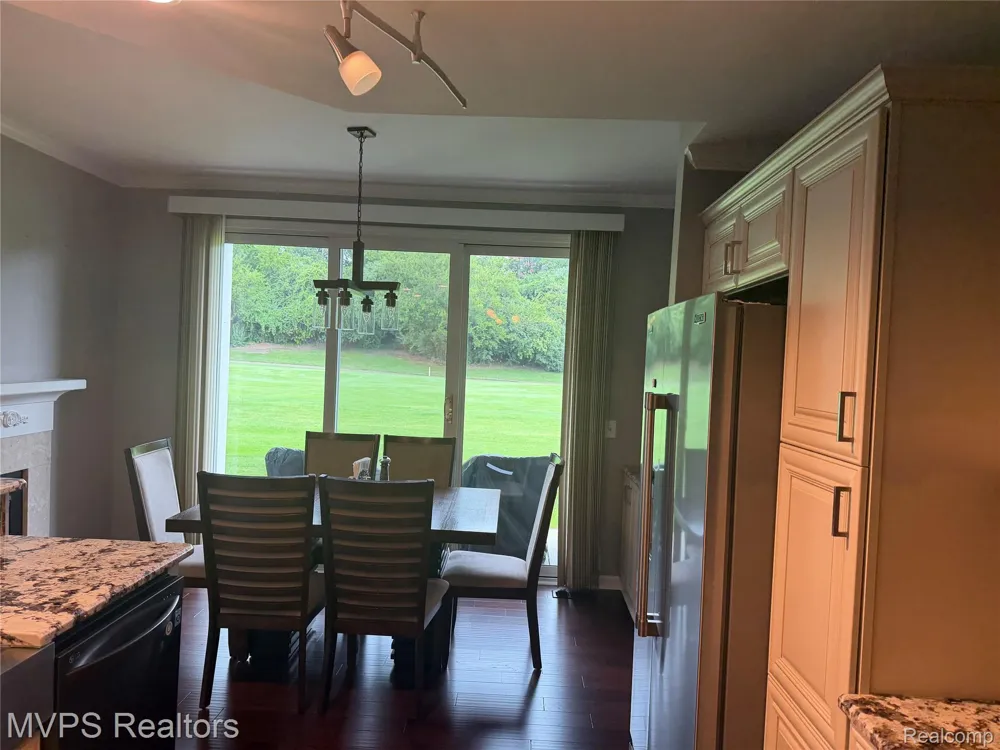 1945 Eagle Pointe #72 Bloomfield Charter Township, MI 48304