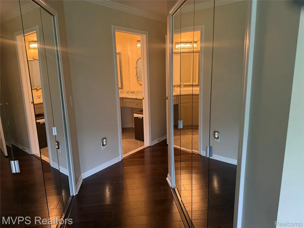 1945 Eagle Pointe #72 Bloomfield Charter Township, MI 48304