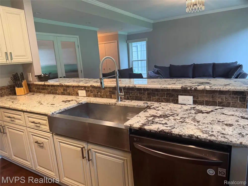 1945 Eagle Pointe #72 Bloomfield Charter Township, MI 48304
