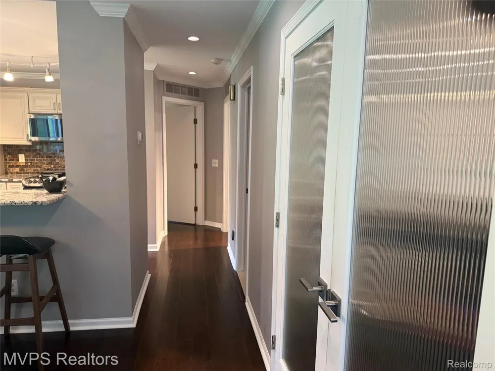 1945 Eagle Pointe #72 Bloomfield Charter Township, MI 48304