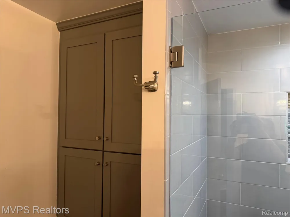 1945 Eagle Pointe #72 Bloomfield Charter Township, MI 48304