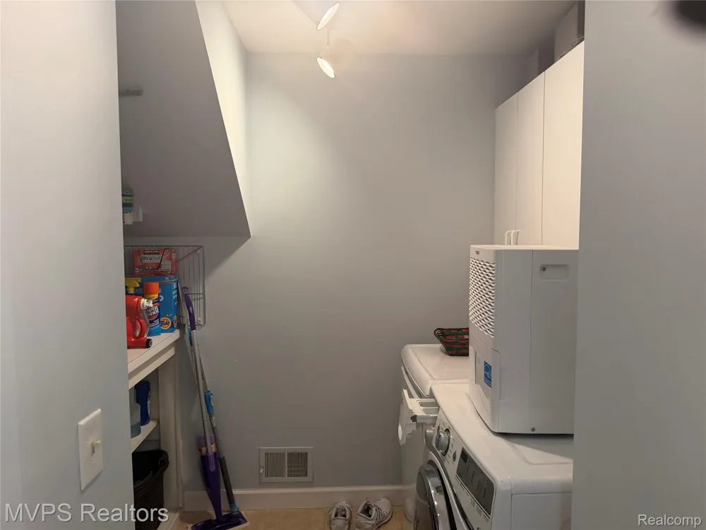 1945 Eagle Pointe #72 Bloomfield Charter Township, MI 48304