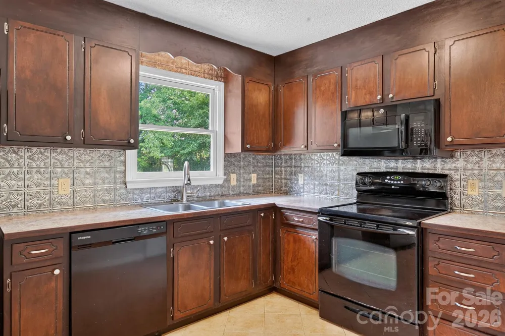 2504 Ashford Drive Newton, NC 28658