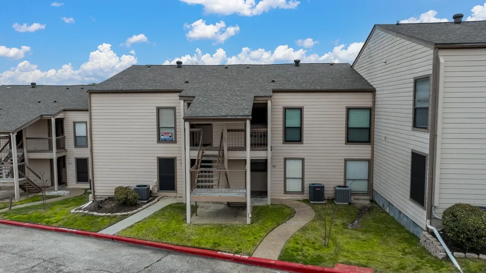 203 Lakeview Terrace #B Montgomery, TX 77356