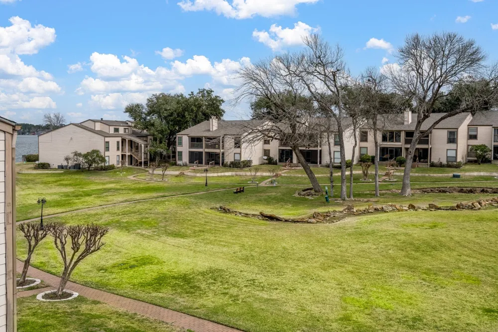 203 Lakeview Terrace #B Montgomery, TX 77356