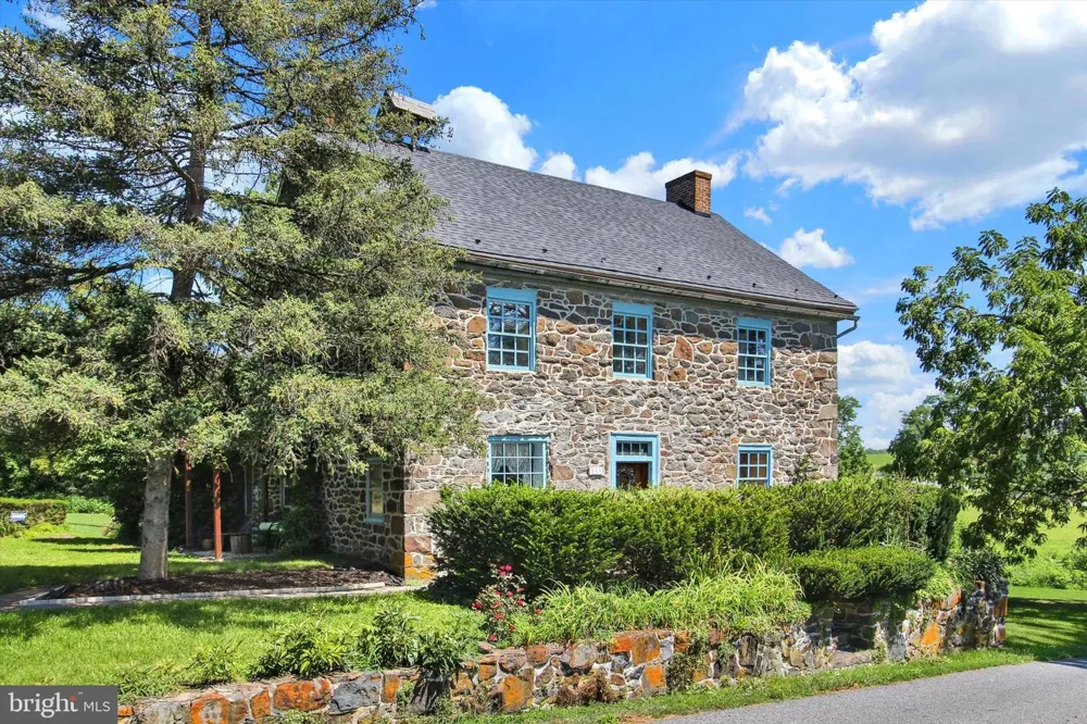 759 HOFFMAN ROAD Gettysburg, PA 17325