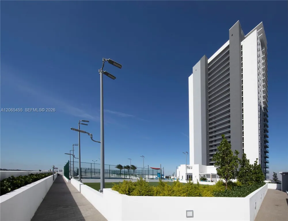 16385 Biscayne Blvd # #419 North Miami Beach, FL 33160