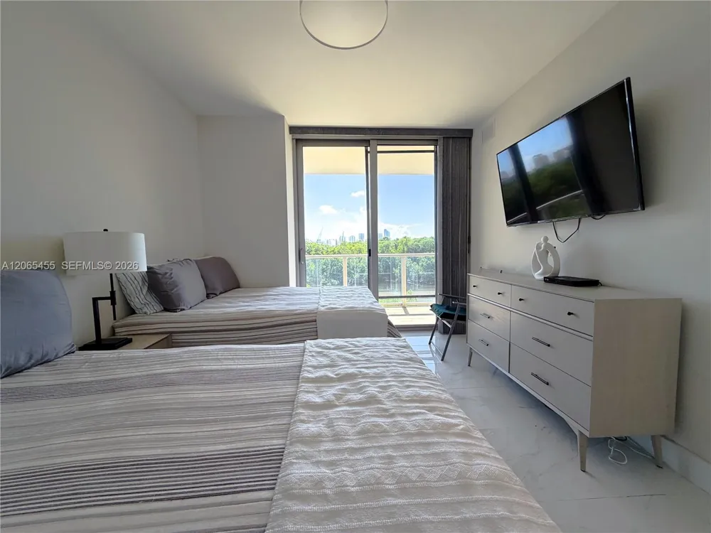 16385 Biscayne Blvd # #419 North Miami Beach, FL 33160