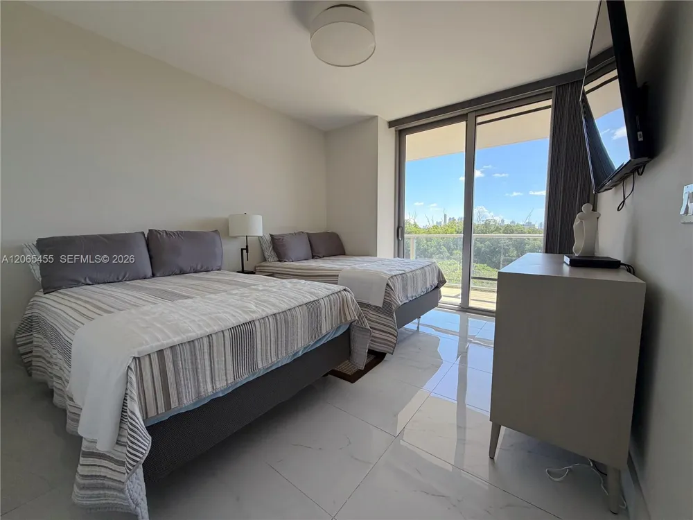 16385 Biscayne Blvd # #419 North Miami Beach, FL 33160