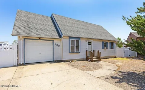 220 Catherine Lane
