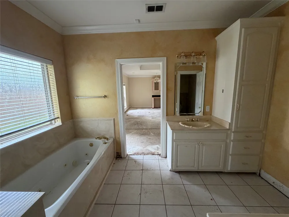120 Burton Street Longview, TX 75603