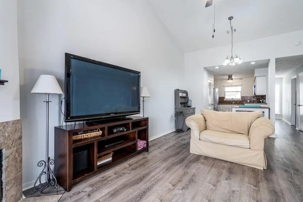 203 Lakeview Terrace #B Montgomery, TX 77356