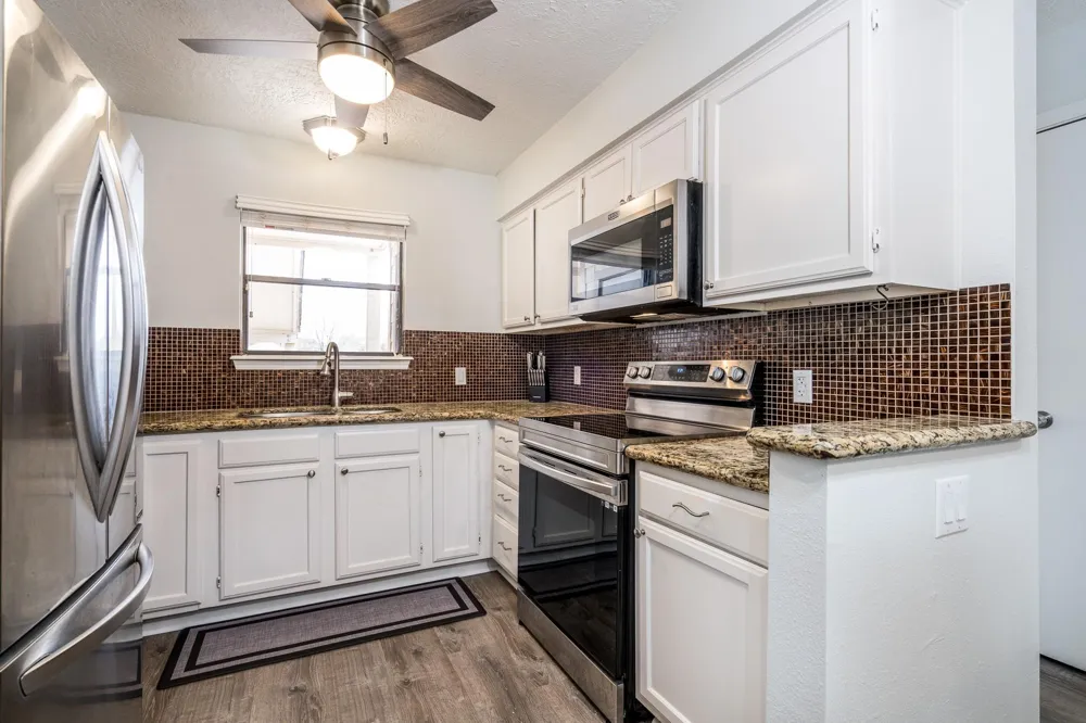 203 Lakeview Terrace #B Montgomery, TX 77356