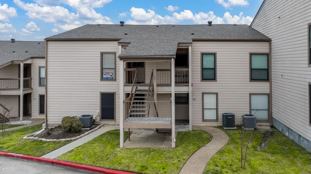 203 Lakeview Terrace #B Montgomery, TX 77356