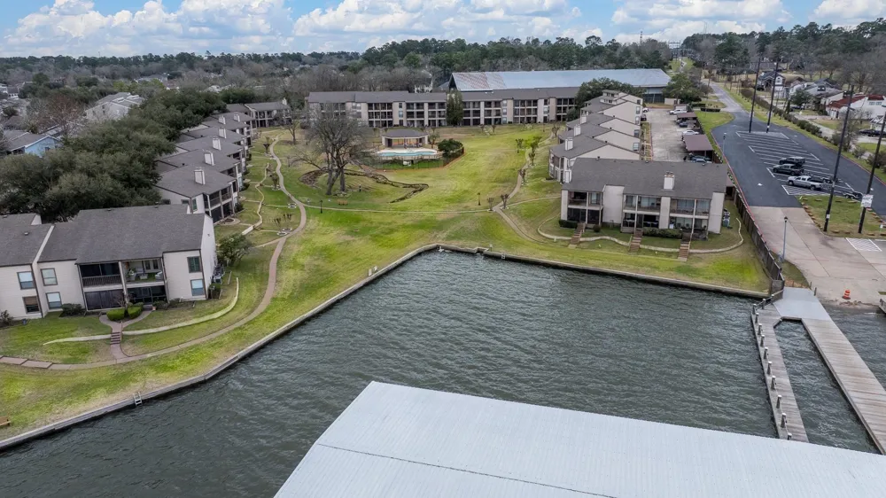 203 Lakeview Terrace #B Montgomery, TX 77356
