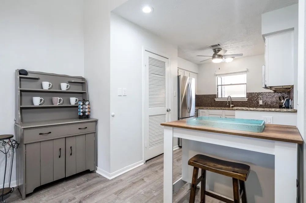 203 Lakeview Terrace #B Montgomery, TX 77356