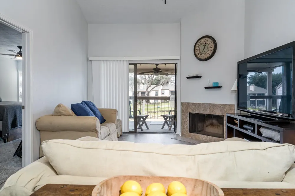 203 Lakeview Terrace #B Montgomery, TX 77356