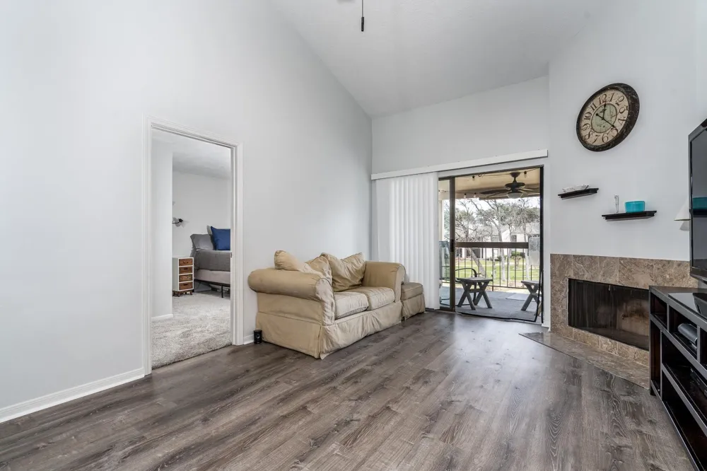 203 Lakeview Terrace #B Montgomery, TX 77356