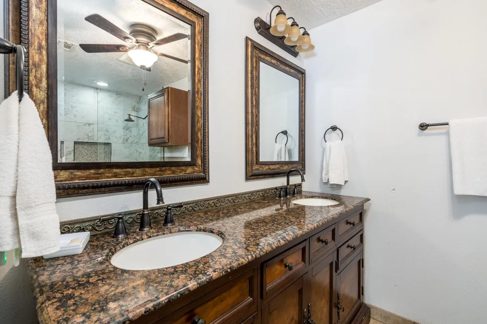 203 Lakeview Terrace #B Montgomery, TX 77356