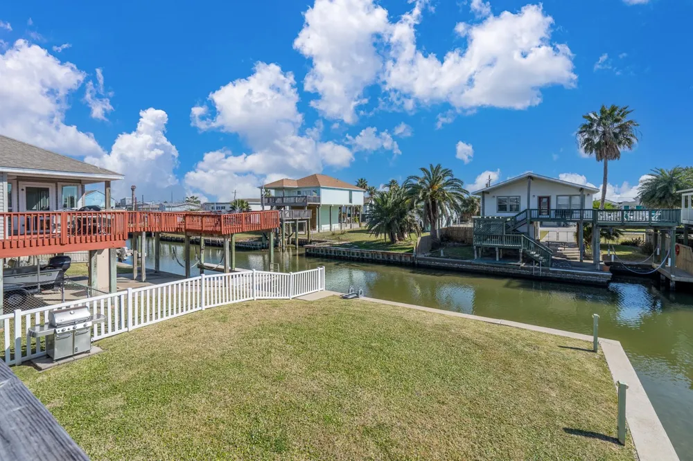 16531 Nassau Way Jamaica Beach, TX 77554