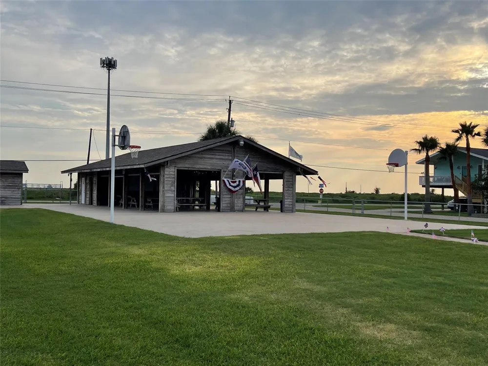16531 Nassau Way Jamaica Beach, TX 77554