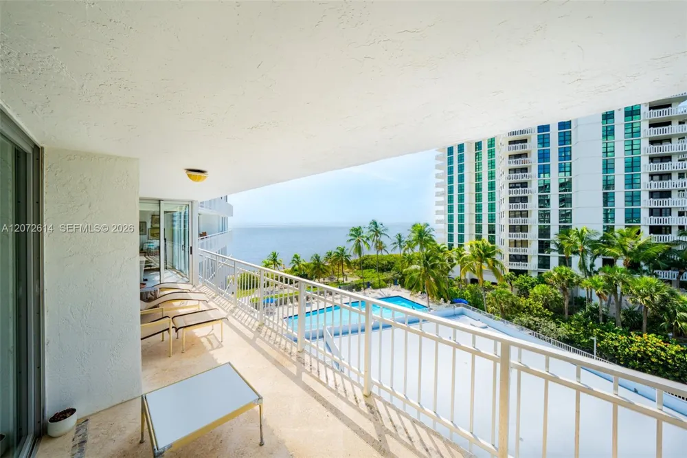 600 Grapetree Dr #6BS Key Biscayne, FL 33149