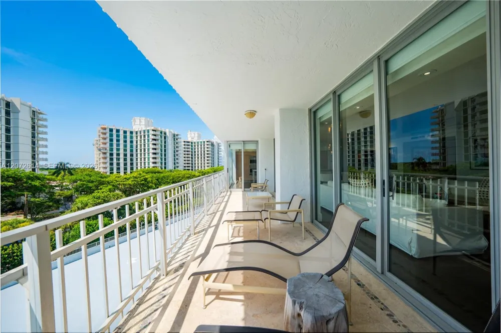 600 Grapetree Dr #6BS Key Biscayne, FL 33149