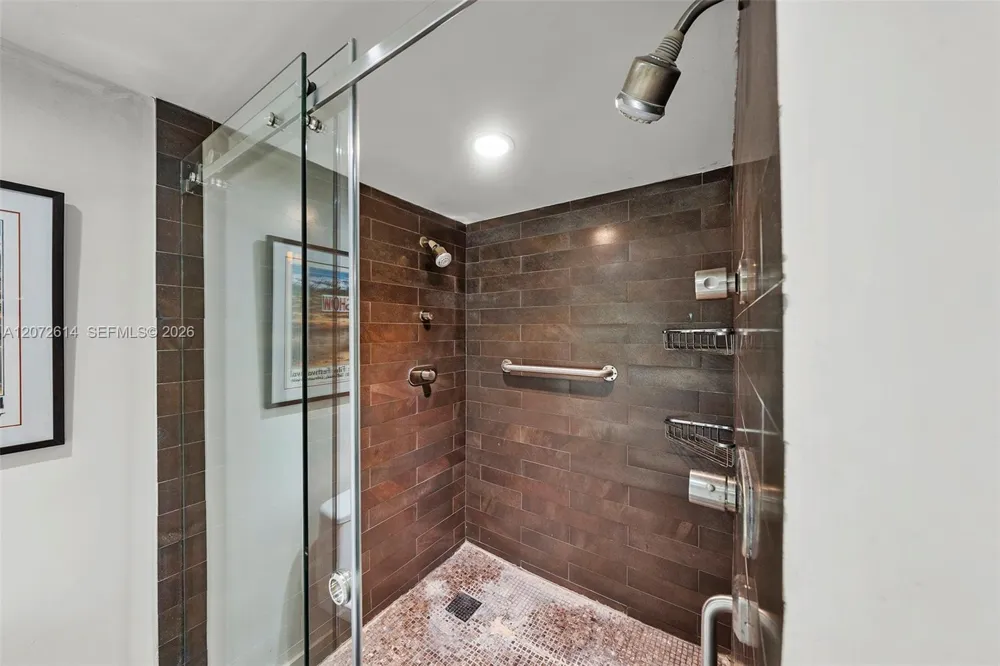 600 Grapetree Dr #6BS Key Biscayne, FL 33149