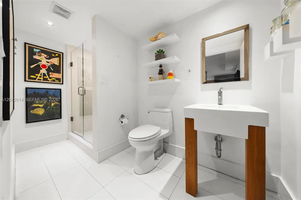 600 Grapetree Dr #6BS Key Biscayne, FL 33149