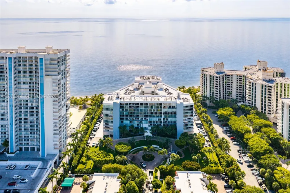 600 Grapetree Dr #6BS Key Biscayne, FL 33149
