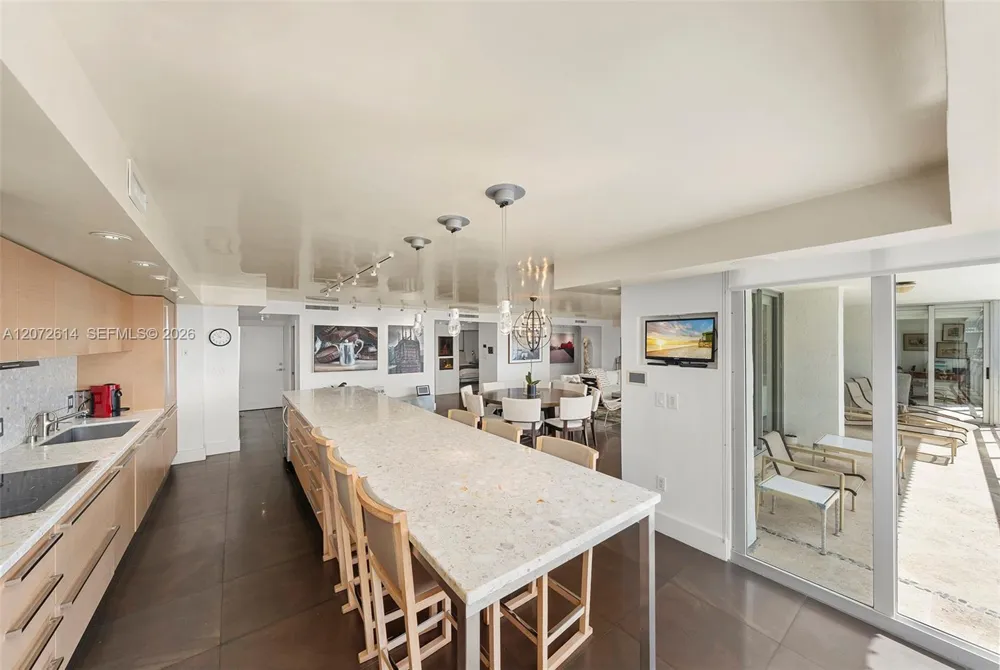 600 Grapetree Dr #6BS Key Biscayne, FL 33149