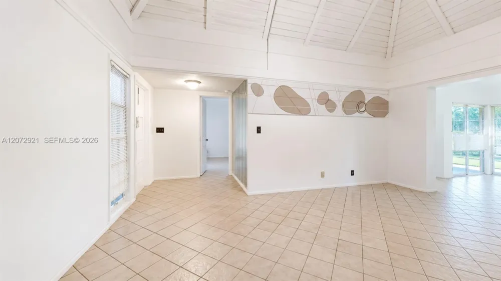 5700 White Hickory Cir Tamarac, FL 33319