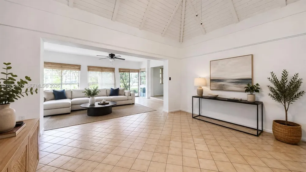 5700 White Hickory Cir Tamarac, FL 33319