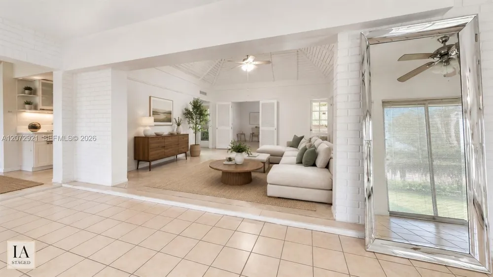 5700 White Hickory Cir Tamarac, FL 33319
