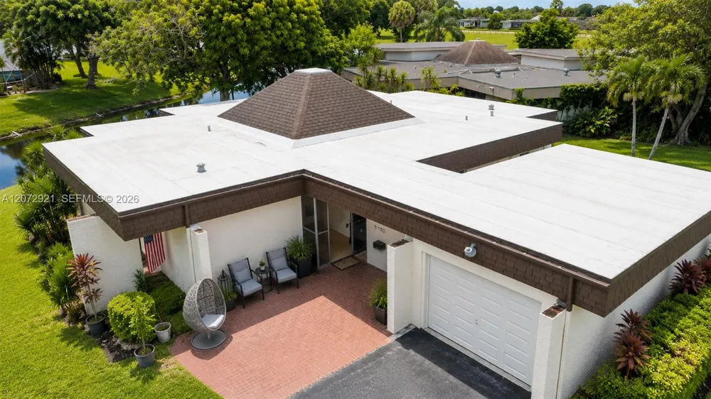 5700 White Hickory Cir Tamarac, FL 33319