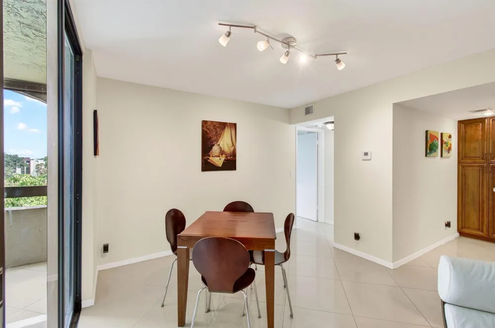 825 Egret Circle #504 Delray Beach, FL 33444