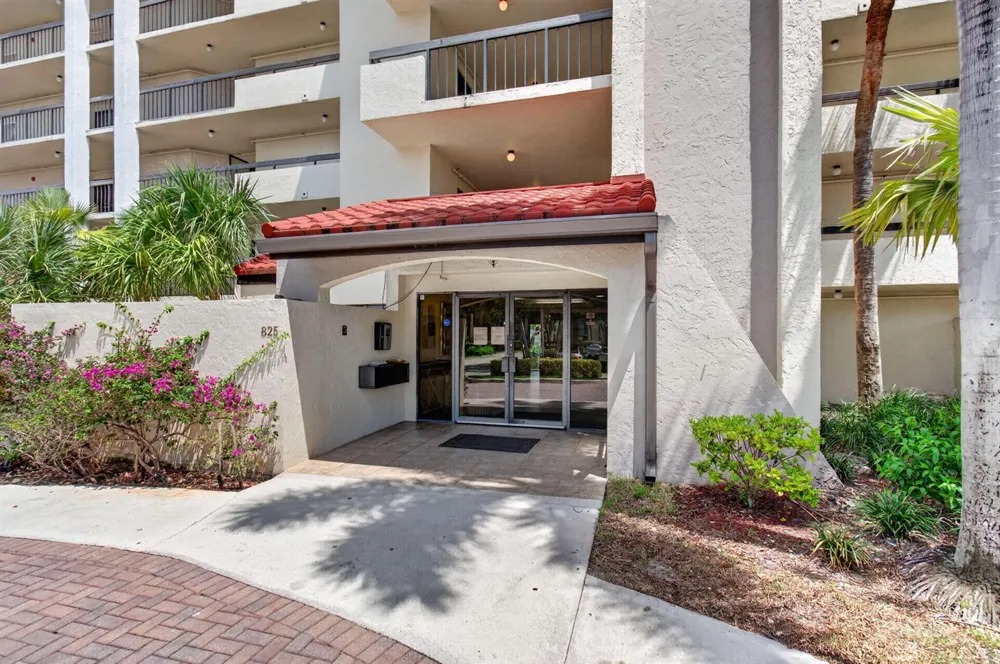825 Egret Circle #504 Delray Beach, FL 33444