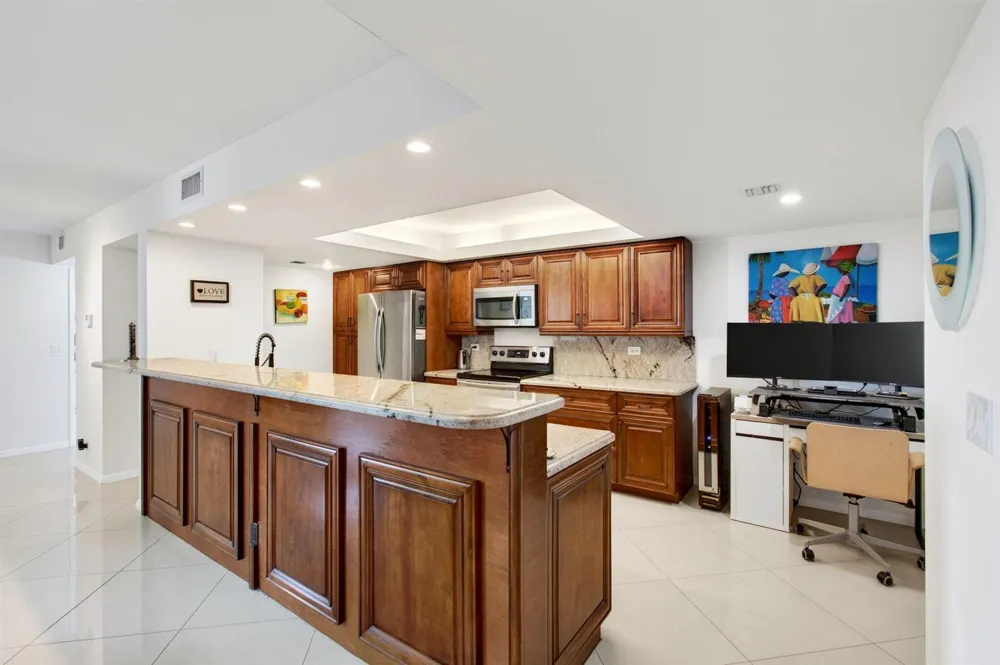 825 Egret Circle #504 Delray Beach, FL 33444