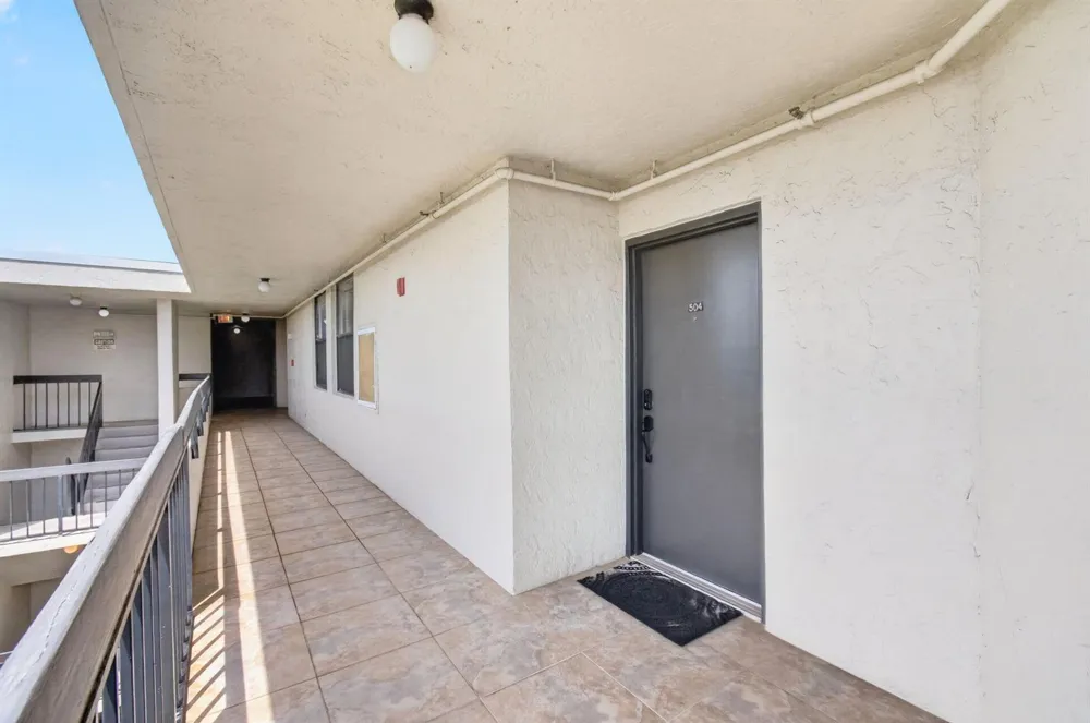 825 Egret Circle #504 Delray Beach, FL 33444