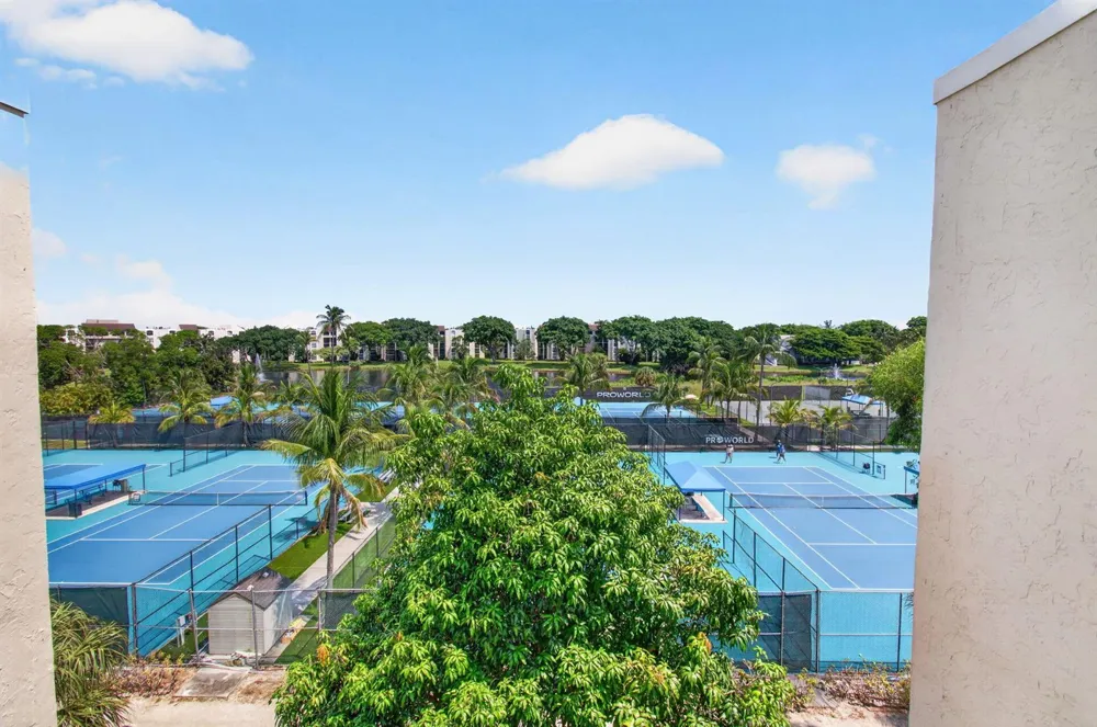 825 Egret Circle #504 Delray Beach, FL 33444