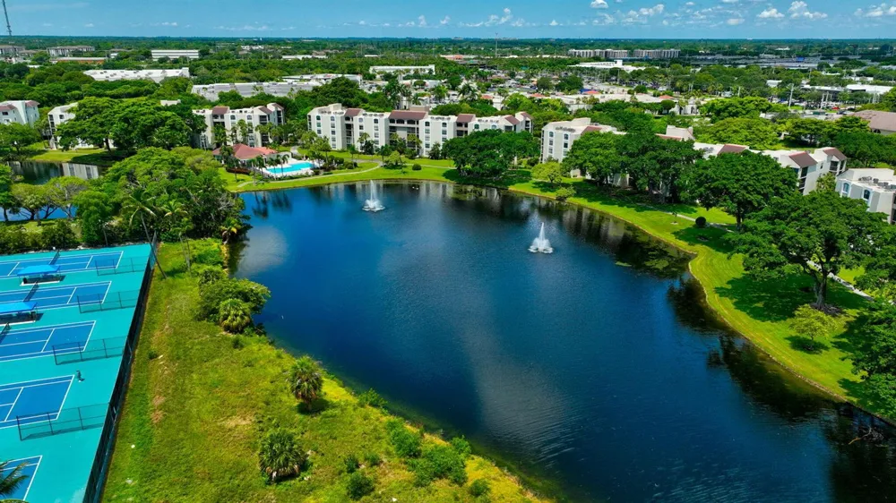 825 Egret Circle #504 Delray Beach, FL 33444
