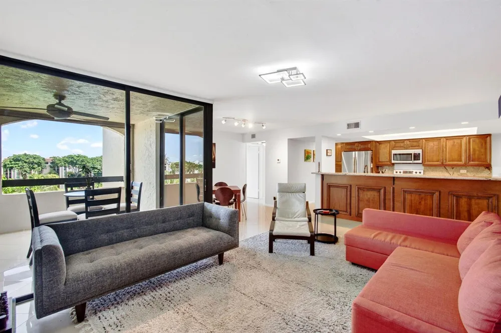 825 Egret Circle #504 Delray Beach, FL 33444