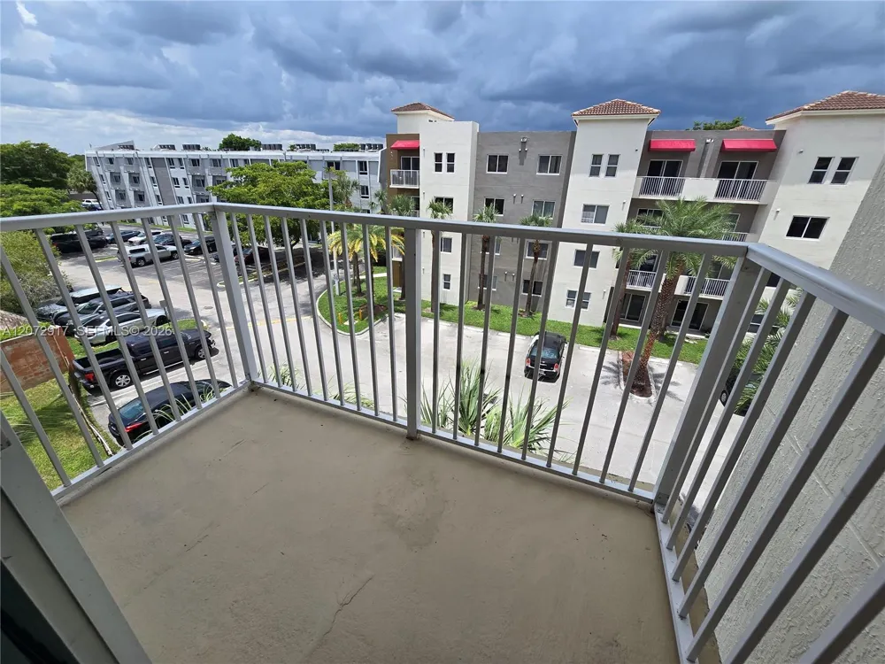 11060 SW 196th St #413 Cutler Bay, FL 33157