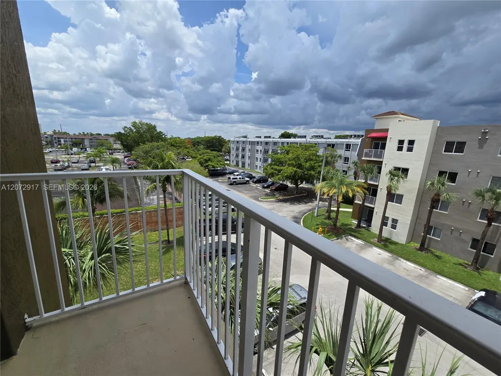 11060 SW 196th St #413 Cutler Bay, FL 33157