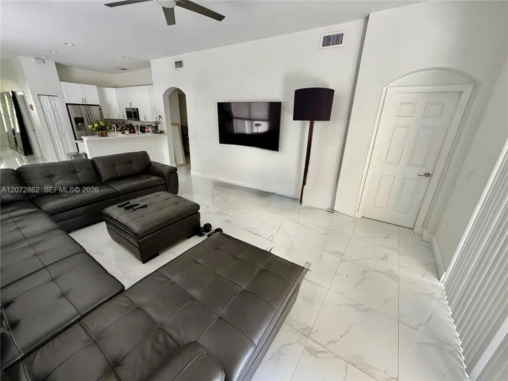 16747 NW 10th St Pembroke Pines, FL 33028