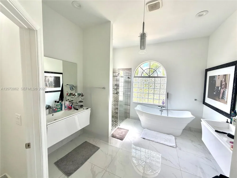 16747 NW 10th St Pembroke Pines, FL 33028