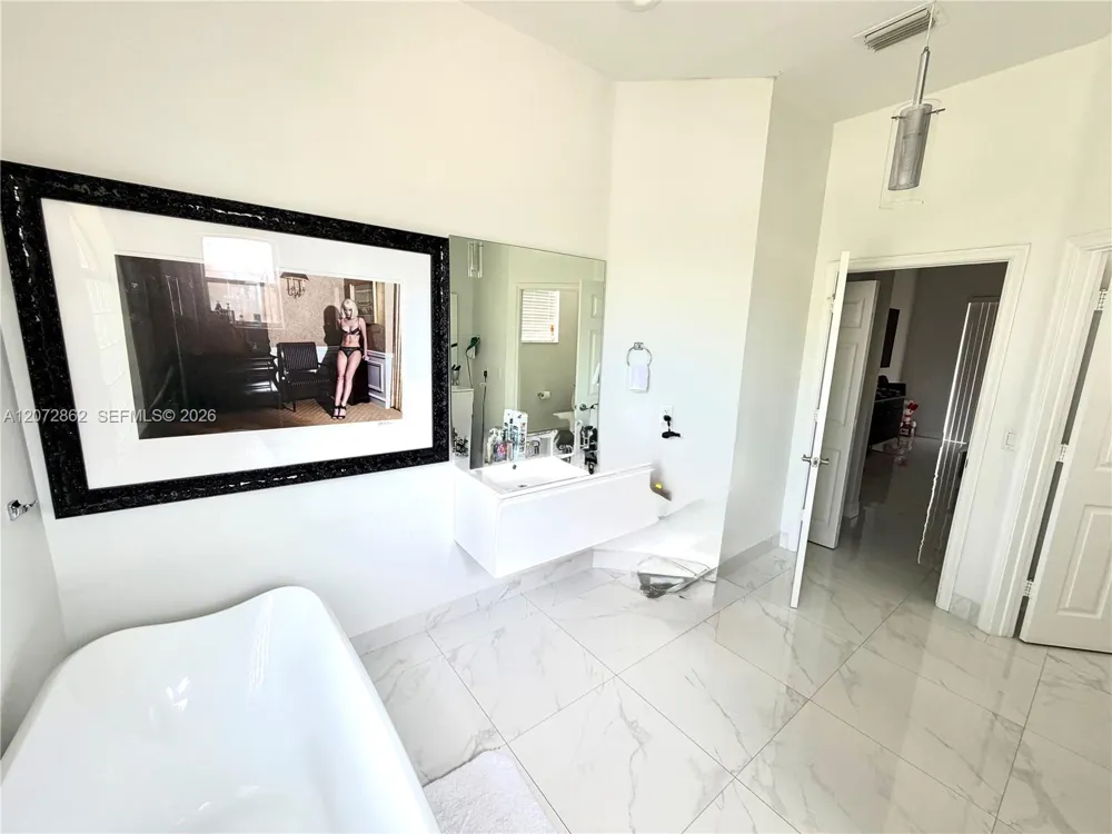 16747 NW 10th St Pembroke Pines, FL 33028