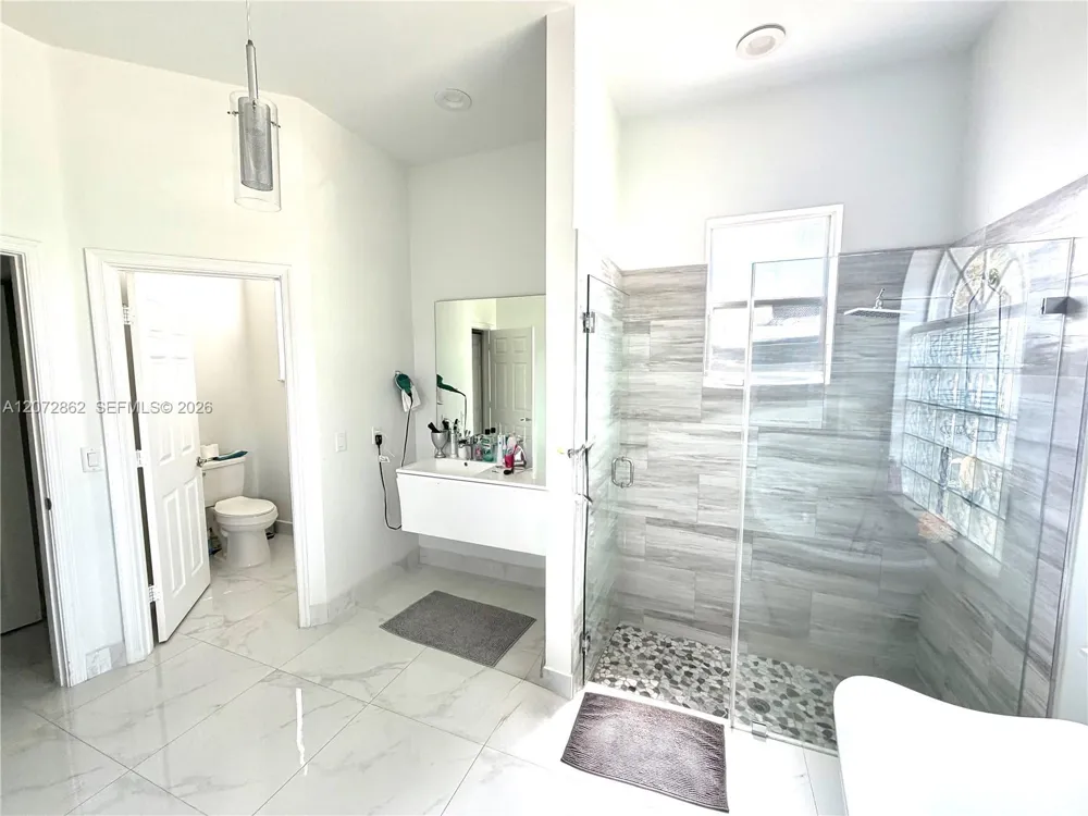 16747 NW 10th St Pembroke Pines, FL 33028